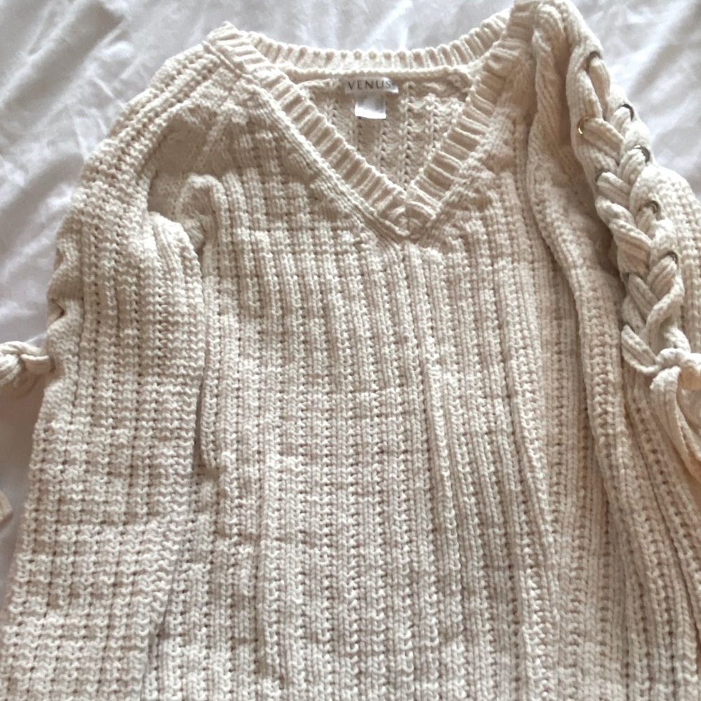 Off white sweater. Size M. Excellent condition